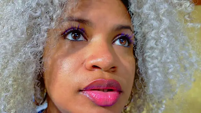 Squirter pussybomb online show from December 2024 09:44:02 AM