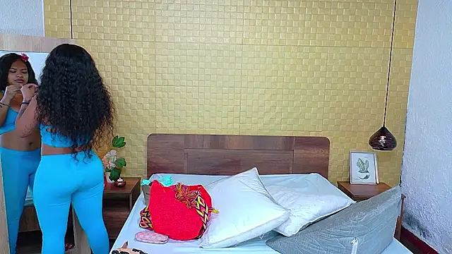 Squirter pussybomb online show from January 2025 03:44:02 AM