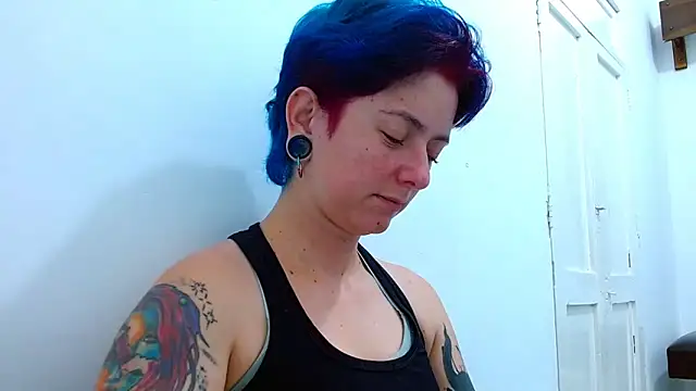 Snapshot of tomboyblue chatting on March 2026 01:43:02 AM tomboyblue online show from March 2026 01:43:02 AM