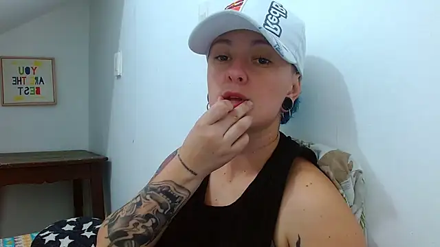 Snapshot of tomboyblue chatting on March 2026 11:37:01 PM tomboyblue online show from March 2026 11:37:01 PM