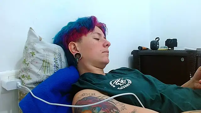 Snapshot of tomboyblue chatting on April 2026 06:38:02 PM tomboyblue online show from April 2026 06:38:02 PM