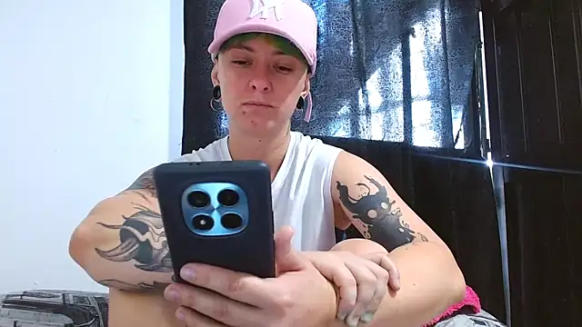 Snapshot of tomboyblue chatting on April 2026 06:56:02 PM tomboyblue online show from April 2026 06:56:02 PM