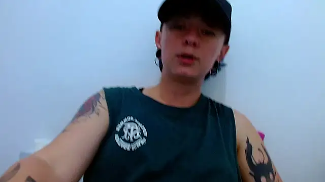 Snapshot of tomboyblue chatting on April 2026 07:39:01 PM tomboyblue online show from April 2026 07:39:01 PM