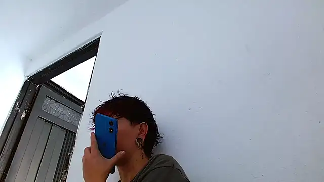 Snapshot of tomboyblue chatting on April 2026 05:32:02 PM tomboyblue online show from April 2026 05:32:02 PM