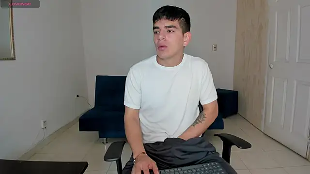 Snapshot of Ares_Johnson chatting on September 2025 11:33:01 AM Ares Johnson online show from September 2025 11:33:01 AM