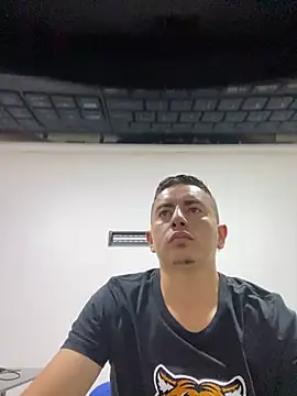 DanielGomez9 online show from December 2024 11:16:02 PM