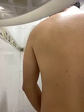 DanielGomez9 online show from December 2024 01:43:02 PM