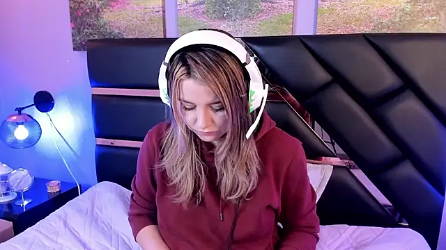 Snapshot of Annie_mone chatting on December 2024 09:00:02 PM Annie mone online show from December 2024 09:00:02 PM