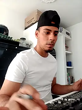 Snapshot of bonehur chatting on March 2026 10:04:02 PM bonehur online show from March 2026 10:04:02 PM