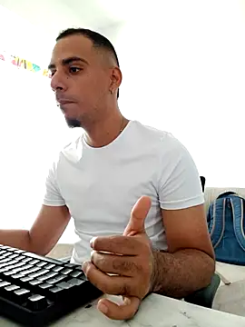 Snapshot of bonehur chatting on April 2026 09:13:01 PM bonehur online show from April 2026 09:13:01 PM