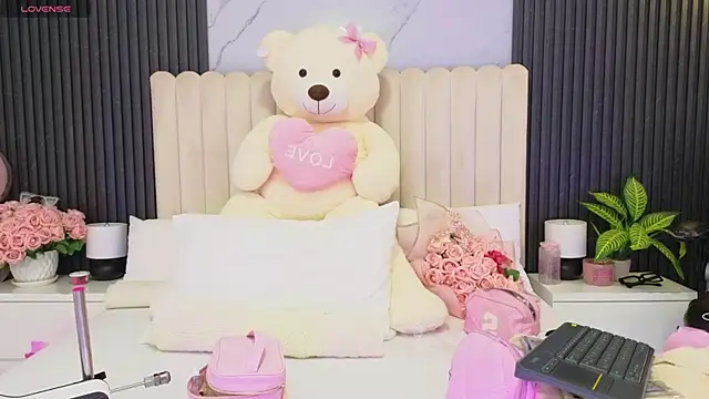 Snapshot of Madiee_Rhea chatting on June 2026 07:40:01 PM Madiee Rhea online show from June 2026 07:40:01 PM