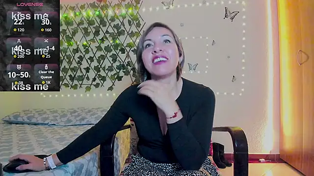 Lady breaks hearts online show from September 2025 10:37:01 AM