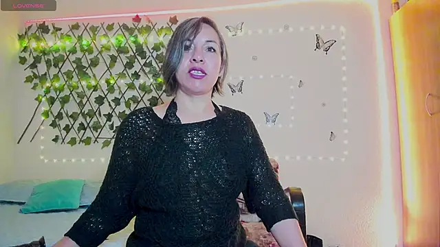 Lady breaks hearts online show from September 2025 10:28:01 AM