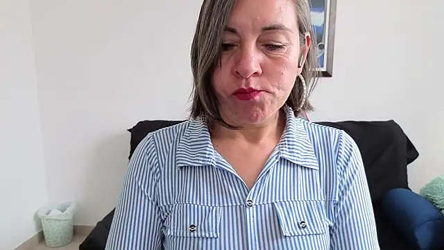 Lady breaks hearts online show from January 2026 01:48:02 PM