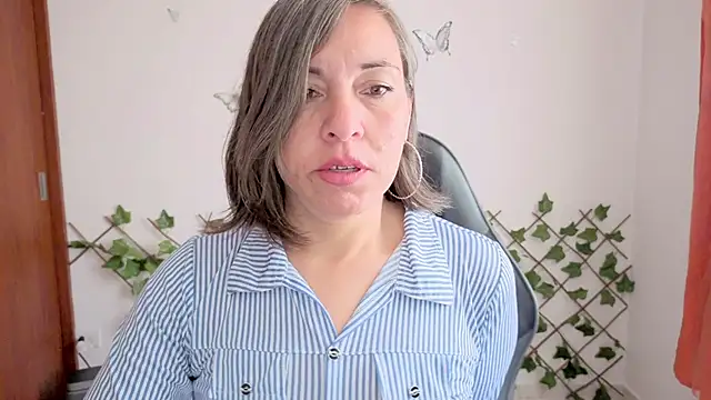 Lady breaks hearts online show from February 2026 12:42:01 PM