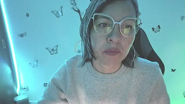 Lady breaks hearts online show from April 2026 10:31:02 AM