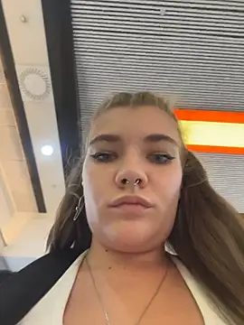 Snapshot of Holy_Tereza chatting on July 2026 03:40:01 PM Holy Tereza online show from July 2026 03:40:01 PM