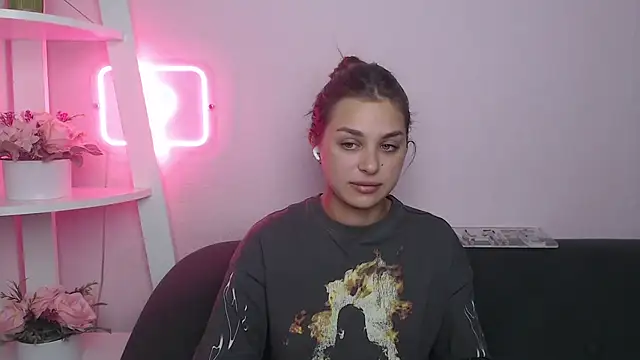 Snapshot of MilanaAngelAs chatting on October 2025 08:44:02 PM MilanaAngelAs online show from October 2025 08:44:02 PM