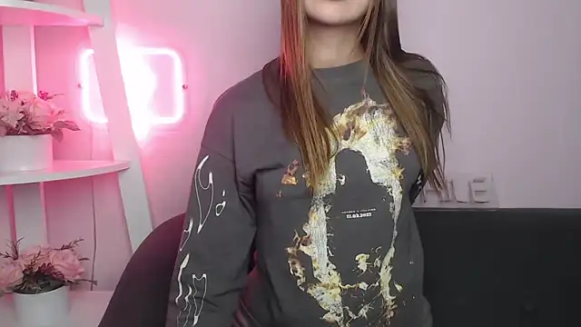 Snapshot of MilanaAngelAs chatting on November 2025 06:13:01 PM MilanaAngelAs online show from November 2025 06:13:01 PM