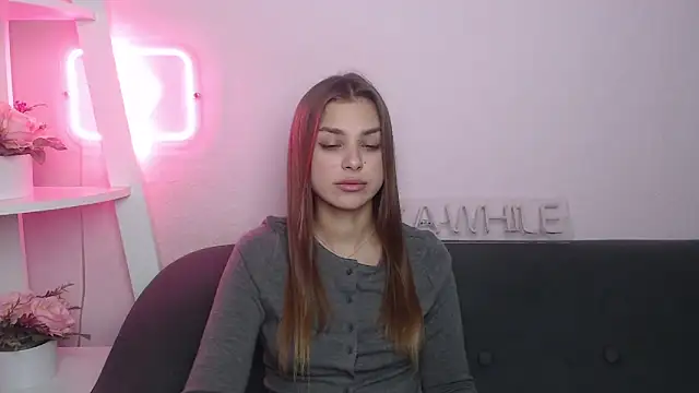 Snapshot of MilanaAngelAs chatting on November 2025 08:35:02 PM MilanaAngelAs online show from November 2025 08:35:02 PM