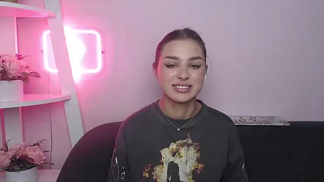 Snapshot of MilanaAngelAs chatting on November 2025 07:34:02 AM MilanaAngelAs online show from November 2025 07:34:02 AM