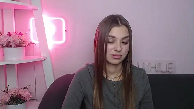 Snapshot of MilanaAngelAs chatting on December 2025 08:57:01 PM MilanaAngelAs online show from December 2025 08:57:01 PM