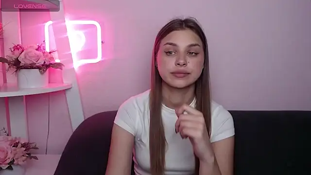 MilanaAngelAs online show from May 2026 07:43:01 PM