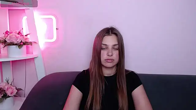 Snapshot of MilanaAngelAs chatting on June 2026 04:54:01 PM MilanaAngelAs online show from June 2026 04:54:01 PM