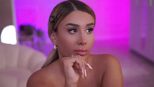 Snapshot of EvaZane chatting on November 2025 07:24:01 PM EvaZane online show from November 2025 07:24:01 PM