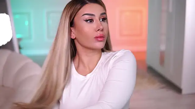 Snapshot of EvaZane chatting on November 2025 08:20:01 PM EvaZane online show from November 2025 08:20:01 PM