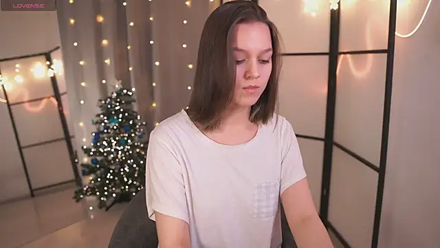 Addelin Moon online show from December 2024 07:19:02 PM