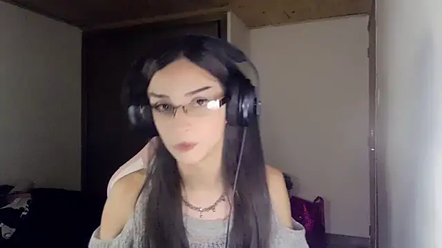 Snapshot of Dollbehavior_ chatting on April 2026 05:52:01 AM Dollbehavior online show from April 2026 05:52:01 AM