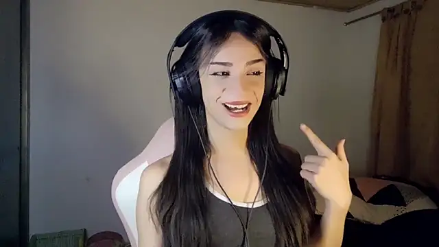 Snapshot of Dollbehavior_ chatting on April 2026 01:44:02 AM Dollbehavior online show from April 2026 01:44:02 AM