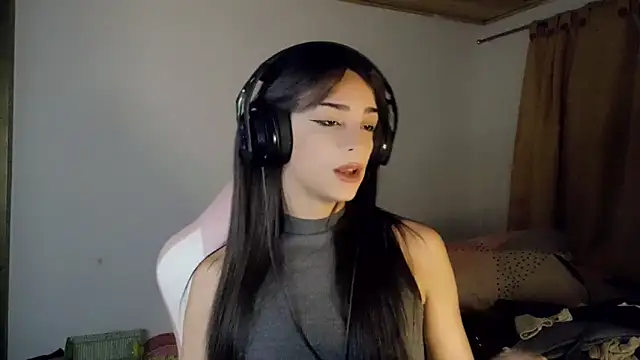 Snapshot of Dollbehavior_ chatting on April 2026 05:32:02 AM Dollbehavior online show from April 2026 05:32:02 AM