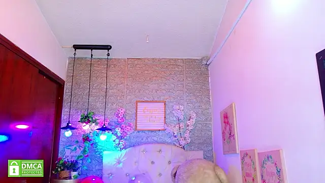 Snapshot of REDHOTTER_ chatting on February 2026 07:43:01 PM REDHOTTER online show from February 2026 07:43:01 PM