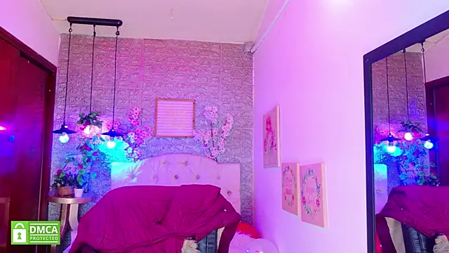 Snapshot of REDHOTTER_ chatting on February 2026 07:43:01 PM REDHOTTER online show from February 2026 07:43:01 PM