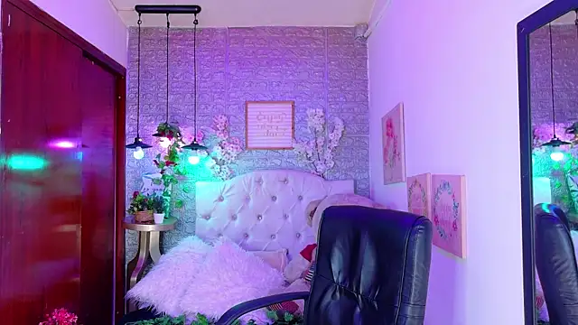 Snapshot of REDHOTTER_ chatting on February 2026 07:42:02 PM REDHOTTER online show from February 2026 07:42:02 PM