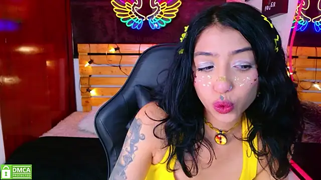 Snapshot of REDHOTTER_ chatting on April 2026 08:01:02 PM REDHOTTER online show from April 2026 08:01:02 PM