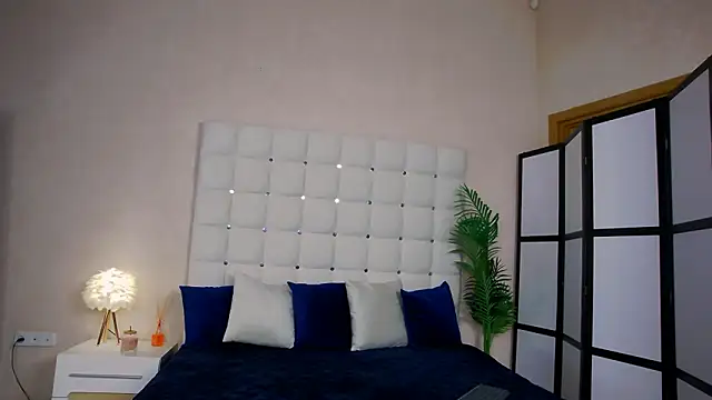 Snapshot of NicoleRosss chatting on March 2025 06:18:01 PM NicoleRosss online show from March 2025 06:18:01 PM