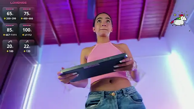 Snapshot of AdelineEvanss chatting on December 2024 03:37:01 AM AdelineEvanss online show from December 2024 03:37:01 AM