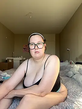 Misssmilf online show from October 2025 12:15:02 PM