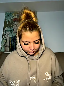 AllysonK online show from October 2025 04:51:01 PM