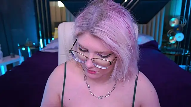 Snapshot of CoolTatis chatting on December 2025 07:35:01 AM CoolTatis online show from December 2025 07:35:01 AM