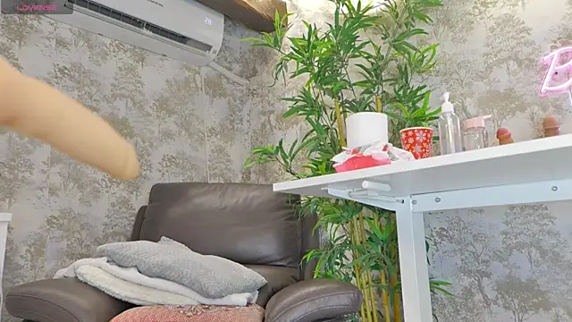 Snapshot of YourBurnWish chatting on April 2026 07:07:02 PM YourBurnWish online show from April 2026 07:07:02 PM