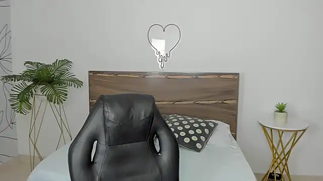 ivette bocelly online show from December 2024 07:03:02 PM