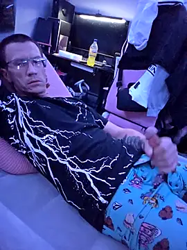 Hatchetwound6969 online show from April 2026 09:13:01 PM