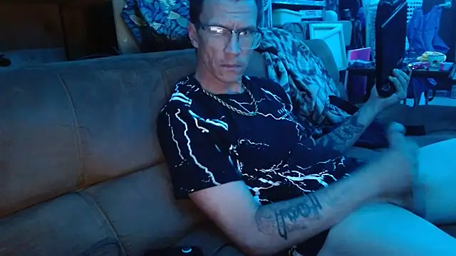 Hatchetwound6969 online show from April 2026 03:45:01 PM