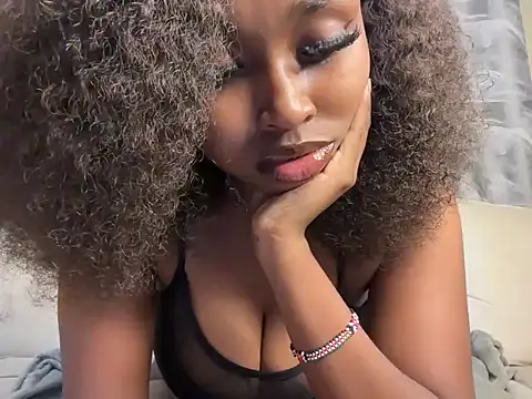 Snapshot of Chocolate_queen2 chatting on March 2026 11:28:02 AM Chocolate queen2 online show from March 2026 11:28:02 AM