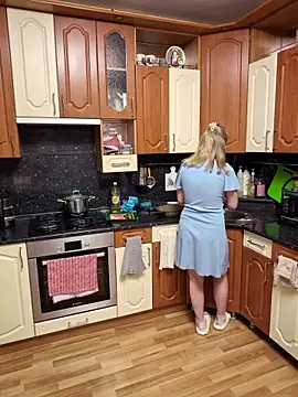 Snapshot of D0nna_ chatting on April 2026 06:39:01 PM D0nna online show from April 2026 06:39:01 PM