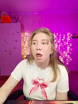 Snapshot of D0nna_ chatting on April 2026 05:45:02 PM D0nna online show from April 2026 05:45:02 PM